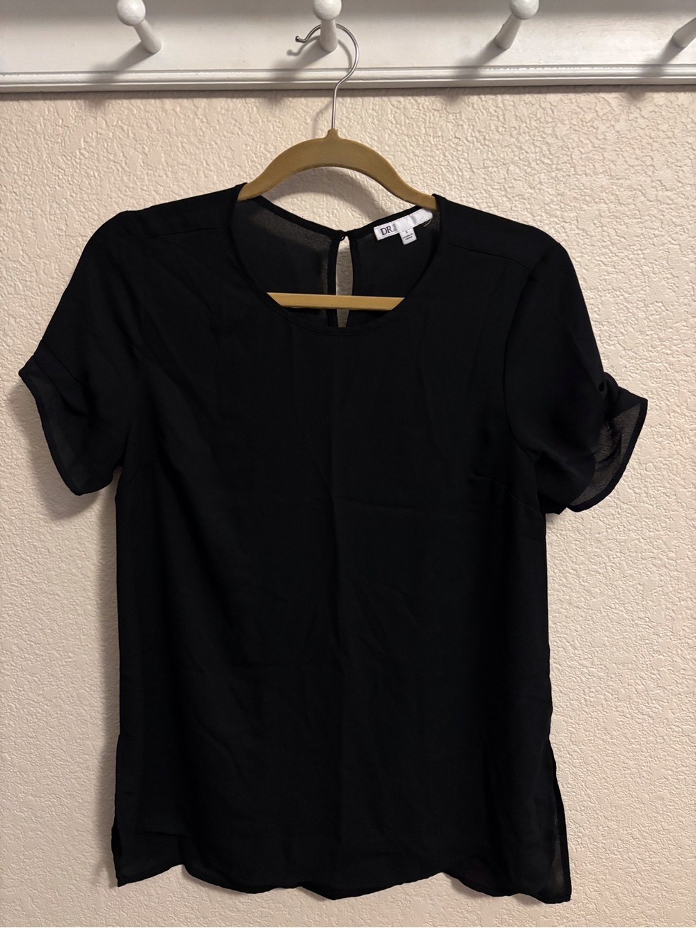 DR2 Black Short-Sleeve Keyhole Blouse